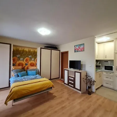 апартаменти-студия в комплекс нестинарка Apartman