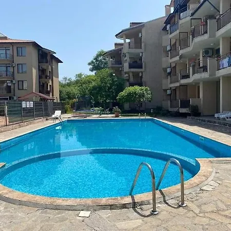 Apartman апартаменти-студия в комплекс нестинарка