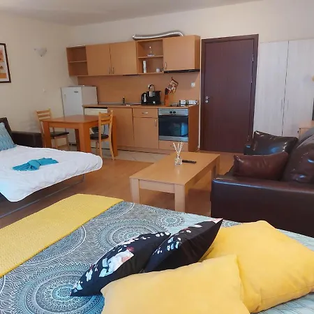 апартаменти-студия в комплекс нестинарка Apartman *